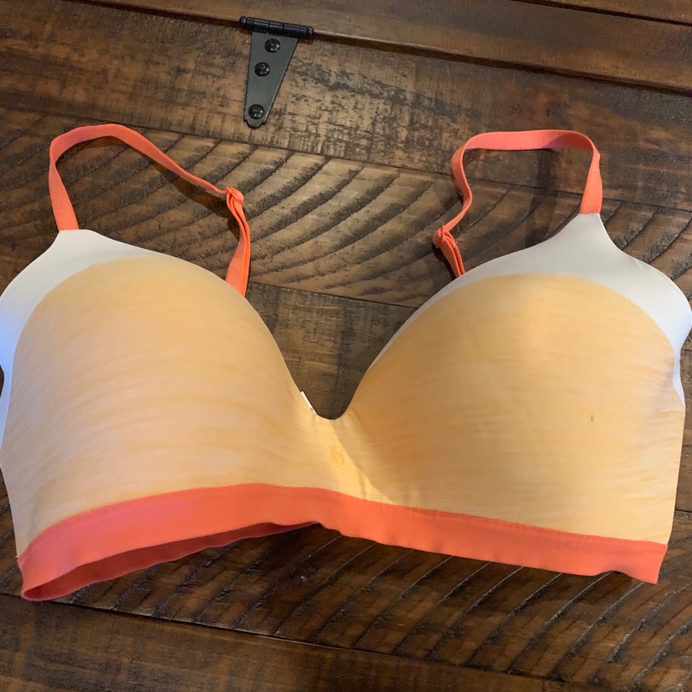 Victoria’s Secret Wireless Bra 32D